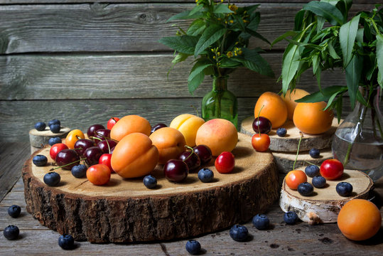 Fruits and berries on a stump.