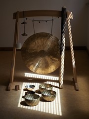Sound healing instruments, Feng Gong and singing bowls