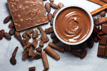 Melting chocolate  or melted chocolate with a chocolate swirl. Many stack and chips with powder.