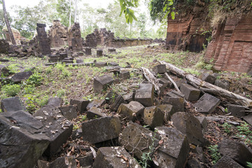 CAMBODIA SRA EM PRASAT NEAK BUOS KHMER TEMPLE