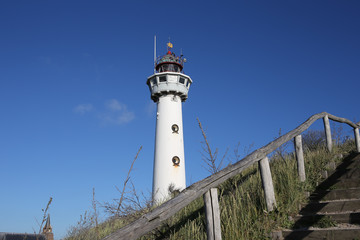 Leuchtturm am Nordseestrand in Egmond an Zee