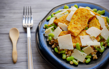 Chicken over peas with Mozarella
