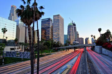 Fotobehang Stad Los Angeles Downtown bij zonsondergang met lichtpaden © romanslavik.com
