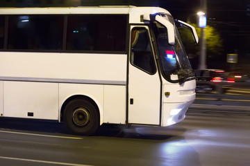 bus moves at night © Yuri Bizgaimer