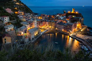 Obraz premium Vernazza, Italy at night
