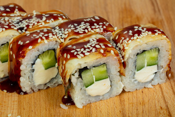 Eel roll with cheese