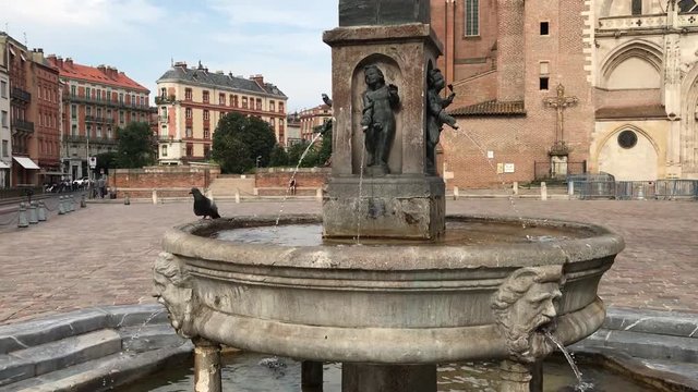 Fontaine de la place Saint Etienne à Toulouse, Haute-Garonne