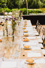 Decoration of the centerpieces of a wedding with the cutlery and vintage details.