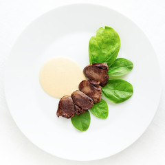 turkey hearts slices with spinach and gravy sauce