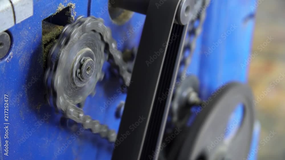 Poster Chain sprocket rapidly moving with the roller chain fixed to a machine at a factory
(close up)