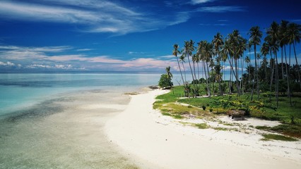 one of the white sand beaches of the tropical islands around Sabah, Borneo, Malaysia - obrazy, fototapety, plakaty