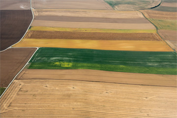 vue aérienne de champs à Saint-Amand-sur-Fion dans la Marne en France