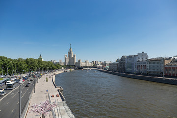 Obraz premium Panoramic view of Moscow river near Park Zaryadye in the center of Moscow