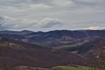 Fototapeta na wymiar Vallate e montagne in umbria