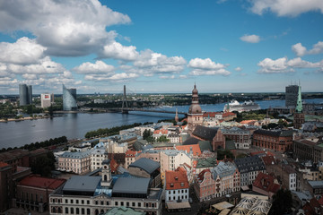 Naklejka premium Panoramiczny widok na Łotwę w Rydze z góry