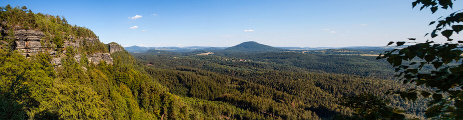 Fototapeta na wymiar Panorama über die böhmische Schweiz in Tschechien