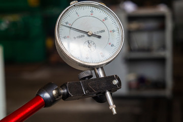 Measuring tool, indicator of watch type.