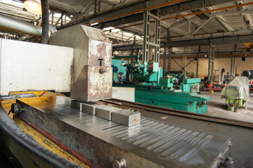 Grinding on the machine tool metal products, the final processing of parts in the enterprise.
