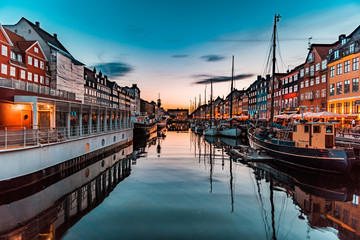 Nyhavn at golden hour (Copenhagen, Denmark) - obrazy, fototapety, plakaty