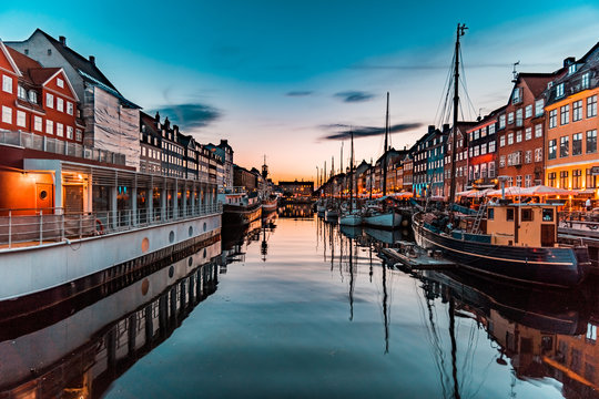 Nyhavn at golden hour (Copenhagen, Denmark)
