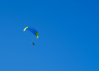 Paratrike flight on the beach of La Barrosa in Sancti Petri, Cádiz