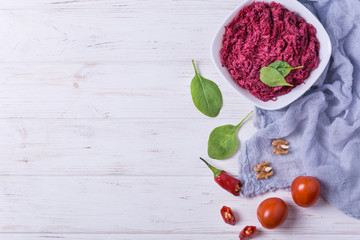 Beetroot salad with spinach