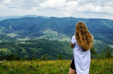 A young girl loves to travel and conquer the peaks of the mountains