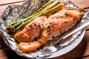 Salmon fillet cooked with asparagus