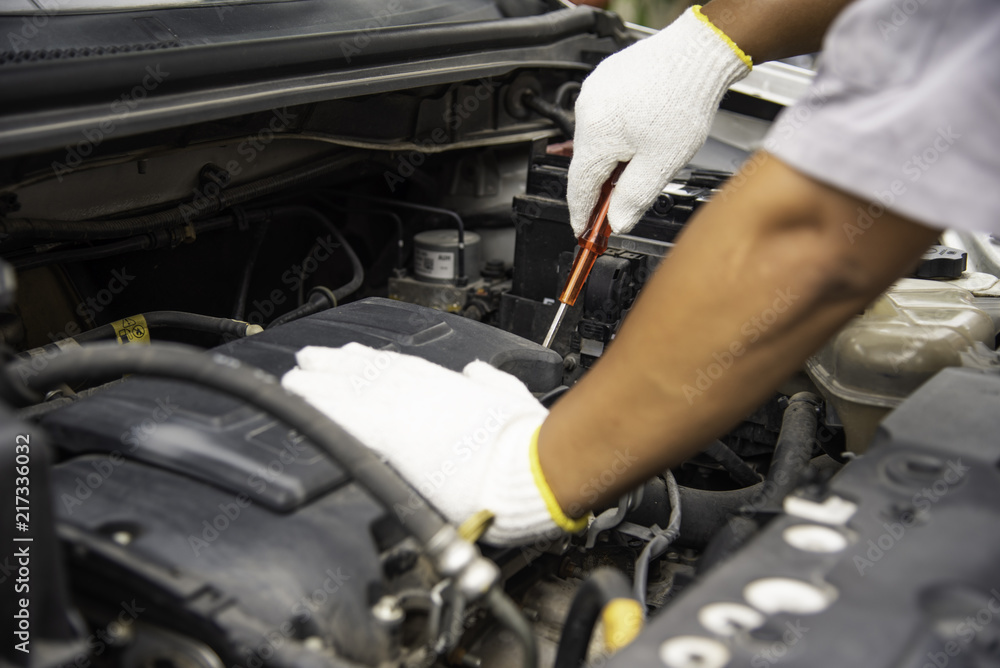 Aufkleber professional mechanic is checking for engine malfunction