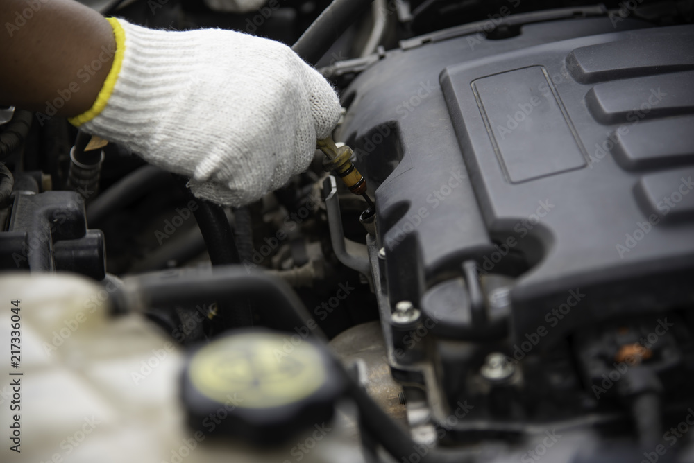 Aufkleber professional mechanic is checking for engine malfunction