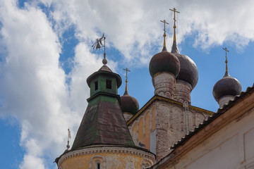 Fototapeta na wymiar Domes of Sretensky Gate Church of Boris and Gleb Monastery, Yaroslavl Region, Russia