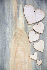 Obraz premium pattern of wooden hearts on a wooden background
