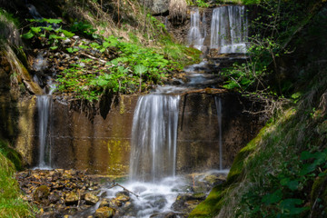 Fototapeta na wymiar waterfall in alps