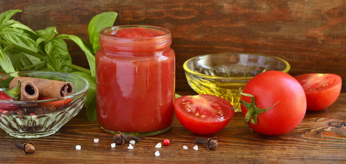 Homemade tomato sauce / ketchup / with ingredients