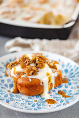 cinnamon rolls with cream
