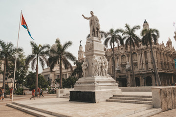 Obraz premium Plaza statue 