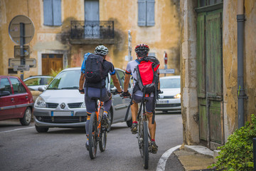 vélo/deux cyclistes en vtt