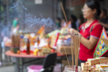 Chinese traditional religious practices, Zhongyuan Purdue, Chinese Ghost Festival, believers burn...