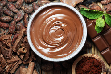Melting chocolate  or melted chocolate with a chocolate swirl. Many stack and chips with powder.