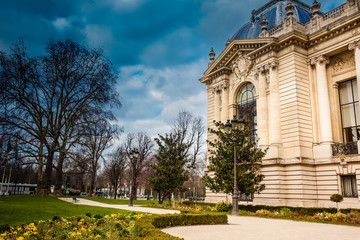 Naklejka premium Petit Palais in a cloudy winter day just before spring