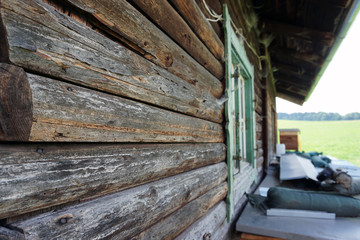 berg hütte aus balken