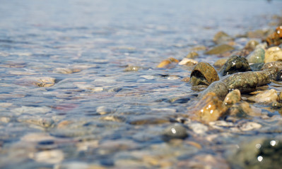 steine im wasser strand