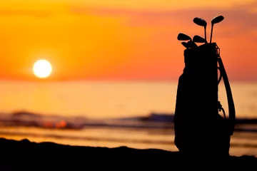 Foto auf Acrylglas Meer / Sonnenuntergang Idyllic shot of sunset and golf clubs