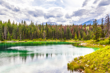 Fototapeta na wymiar Valley of the Five Lakes in Jasper National Park