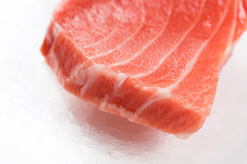 マグロの中トロ切り身