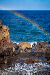 Naklejka premium rainbow at coastline