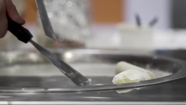Cooking ice cream rolls