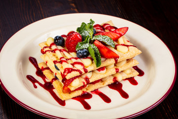 Waffel cake with berries