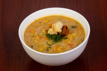 Peas soup with bread