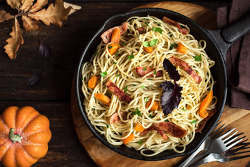 Spaghetti pasta with pumpkin and bacon